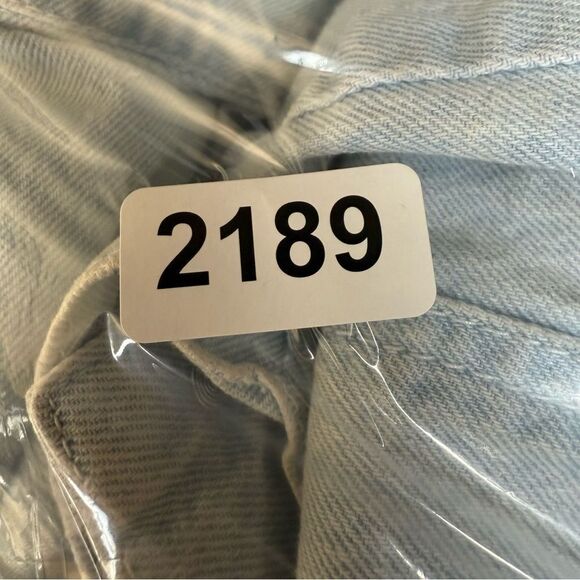 PrettyLittleThing Blue Cropped Jean Jacket with Raw Hem - Picture 4 of 4